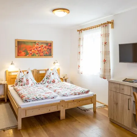 Schmiedlehnerhof Farm stay Birnberg