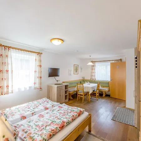 Schmiedlehnerhof Farm stay *