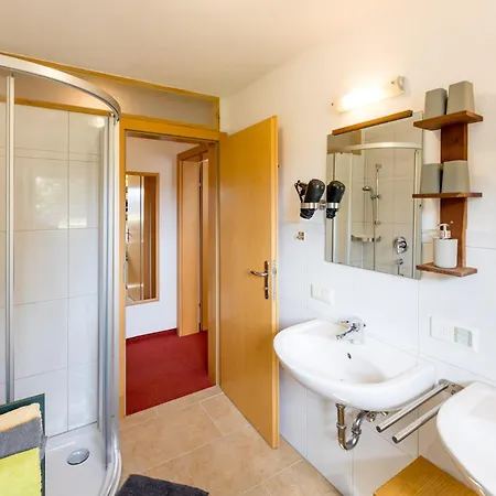 Schmiedlehnerhof Farm stay Birnberg